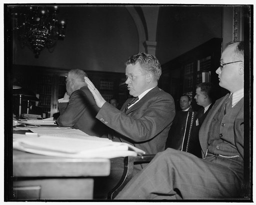 Testifies on railroad reorganization bill. Washington, D.C., May 12. Leslie Craven, New York attorney, testifying today before the Senate Interstate Commerce Committee on the railroad reorganization bill