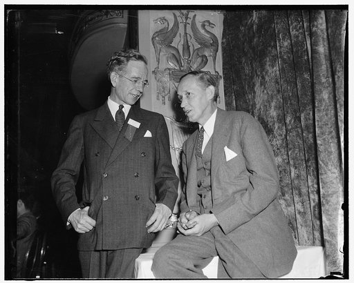 Commerce Secretary addresses American Retail Federation. Washington, D.C., May 22. Secretary of Commerce Harry Hopkins, right, pictured with Dr. David R. Craig, President of the American Retail Federation today at the Mayflower Hotel addressing members of the federation, Secretary Hopkins said that 