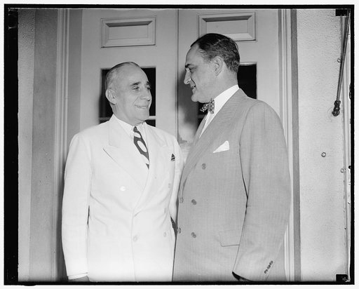 They didn't talk politics with Roosevelt. Washington, D.C., May 25. The president today received Indiana State Chairman Fred Bays of the Indiana Democratic Central Committee, and Senator Sherman Minton. 'We didn't talk Indiana politics,' Minton said. 'We just brought Mr. Bays in to present him to th
