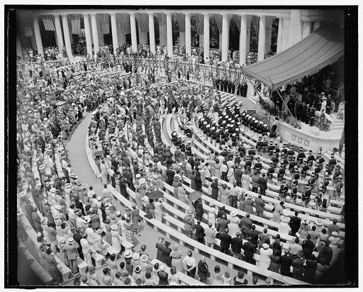Crowd at amphitheater of the Tomb of the Unknown Soldier listens to Lanny Ross sing. Washington, D.C., May 30. A general view of the crowd which observed Memorial Day here with services in the amphitheater of the Tomb of the Unknown Soldier. Patriotic societies bore the colors into the center, then 