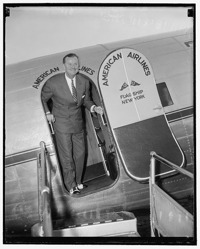 Song-bird pauses at Washington airport. Washington, D.C., July 11. Enroute from California, Lawrence Tibbett, song-bird star of 'The Circle,' well known radio program, stepped out of the flag ship of the American Airlines to take a breath of Washington Air before going on to New York. From there he 