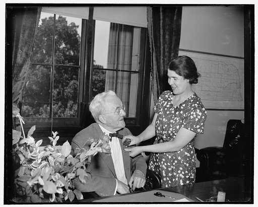 Sen. Norris reaches 78th milepost. Washington, D.C., July 11. Senator George W. Norris, independent from Nebraska, today passed his 78th birthday on the job. Here is his secretary, Kathrine Connell, pinning a congratulatory rose upon Sen. Norris's coat