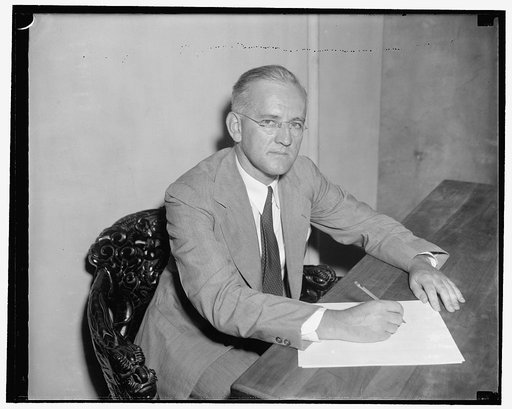 New administrative assistant to president. Washington, D.C., July 17. A new informal picture of Lauchlin Currie, Assistant Director of the Federal Reserve Board's Division of Research and Statistics, who was last week appointed by President Roosevelt to one of the six newly created posts of Administ