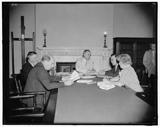 House and Senate members meet to get government retirement bill to vote before adjournment. Washington, D.C., July 20. A measure affecting the retirement of thousands of government employes here and a field was taken up in a conference of members of the House and Senate this morning in order that di