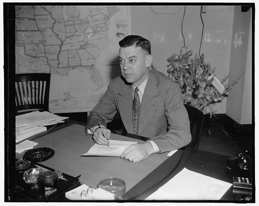 Nominated by the president to RFC. Washington, D.C., July 21. Newest informal photo of Sam H. Husbands, Chief of R.F.C.'s examining board, who yesterday was nominated by President Roosevelt to fill the vacancy in the R.F.C. Board of Directors created by Emil Schram's succession to Jessie Jones as Ch