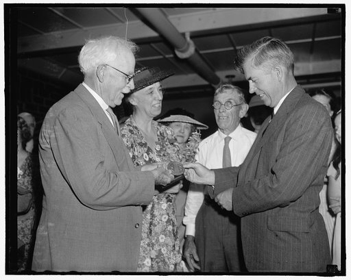 Secretary of Agriculture presents Meyer medal to veteran government plant explorer. Washington, D.C., July 24. Secretary of Agriculture Henry A. Wallace, right, presenting the Meyer Medal for distinguished services in plant introduction to David Fairchild, Veteran Plant Explorer of the United States