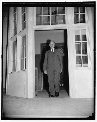 Sen. Radcliffe views disputed property unscathed. Washington, D.C., July 22. Senator George L. Radcliffe, of Maryland, one of the principal speakers at the dedication of the Rockville, MD., postoffice today, looked over the postoffice after the ceremony, in spite of threats from Mrs. Samuel A. Wimsa
