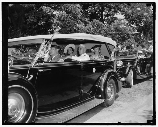 King & Queen [of Great Britain; in automobile with Eleanor Roosevelt