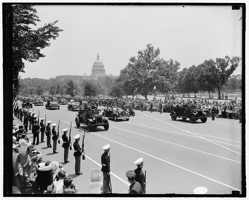 King & Queen [of Great Britain; motorcade, Capitol in background
