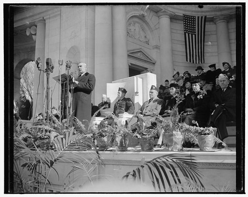 Acting Secretary of the navy principal speaker at Arlington Armistice Day ceremonies. Washington, D.C., Nov. 11. Speaking within the shadow of the Unknown Soldier's Tomb at Arlington National Cemetery today, acting Secretary of the Navy Charles Edison urged the nation to keep faith her world war dea