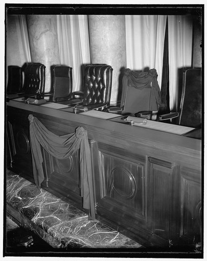 Dead jurist's seat on Supreme Court bench draped in mourning. Washington, D.C., Nov. 16. Shortly after the death of Associate Justice Pierce Butler was announced today, Attaches of the U.S. Supreme Court draped his seat on the bench in mourning