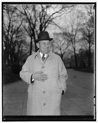 U.S. Consul General in Berlin reports to President Roosevelt. Washington, D.C., Dec. 1. Raymond H. Geist, U.S. Consul General in Berlin, leaving the White House today after giving President Roosevelt a first-hand report on European war conditions and Germany. Geist left Germany on Oct. 9, more than 