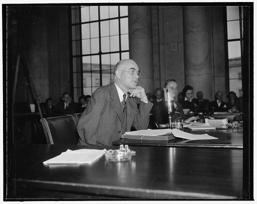 Secretary of purchasers' group says price behavior 'very satisfactory' since war. Washington, D.C., Dec. 5. George A. Renard of New York, Executive Secretary of the National Association of Purchasing Agents, today told the Monopoly Committee that he felt that price behavior of the last few months 'h