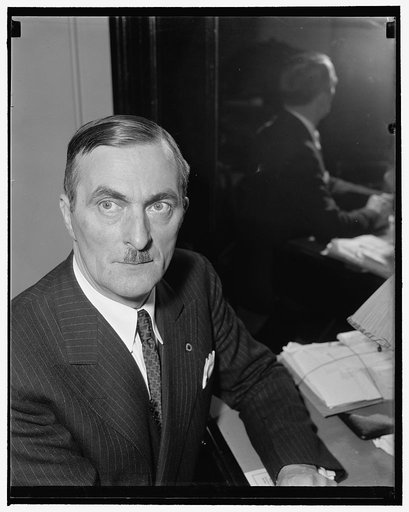Governor of Washington. Washington, D.C., Dec. 9. A new informal picture of Governor Clarence D. Martin of Washington