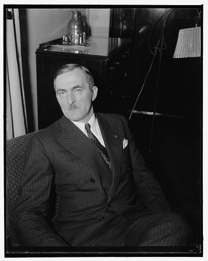 Governor of Washington. Washington, D.C., Dec. 9. A new informal picture of Governor Clarence D. Martin of Washington