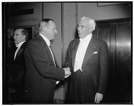 Annual Gridiron dinner. Washington, D.C., Dec. 9. Lord Lothian, British Ambassador to the United States, left, did not know Paul McNutt, right, until an ambitious photographer introduced them--for picture possibilities--at the annual Gridiron dinner tonight in Washington, D.C.