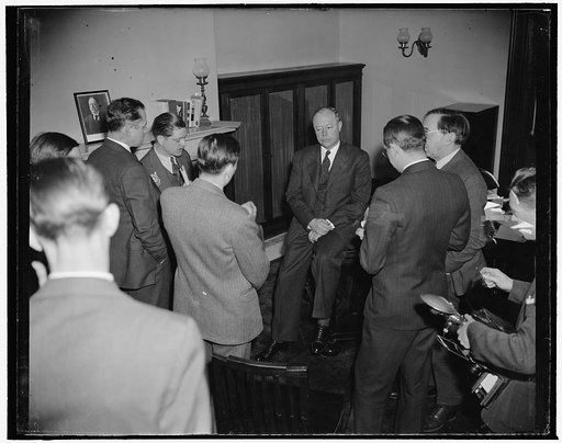 Sen. Taft returns for Congressional opening. Washington, D.C., Jan. 2. Back from a swing around the country on which he said he learned that 'sentiment against the New Deal is constantly rising,' Senator Robert A. Taft, Republican of Ohio, today told reporters the neutrality zone policy 'tends to in