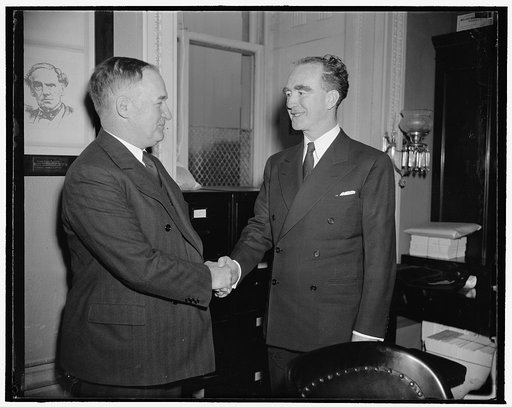 Frank Murphy, center