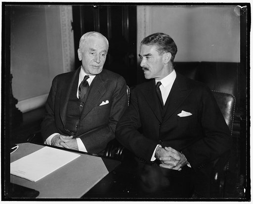 New Australian Minister visits Hull. Washington, D.C., March 1. The new Australian minister to the United States, Richard Casey, visited Secretary Cordell Hull today, as one of his first official acts. The pair of them posed for all the photographers, left to right: Secretary Cordell Hull and Richar