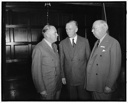 In spotlight at National Aviation Forum. Washington, D.C., May 27. Gen. George C. Marshall, center, U.S. Chief of Staff, today told the National Aviation Forum that more than emotion will be required [to] produce 50,000 warplanes a year. He said that World War aviation experience indicates the need 