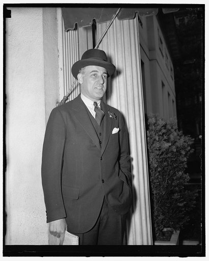 U.S. Ambassador to Soviet confers with president. Washington, D.C., May 30. U.S. Ambassador to the Soviet, Laurence A. Steinhardt, arriving at the White House today for a conference with President Roosevelt