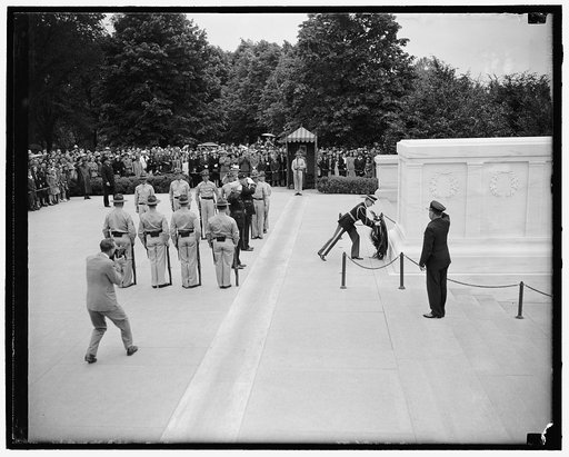 White House Military Aide places president's wreath at Tomb of Unknown Soldier. Washington, D.C., May 30. While President Roosevelt was busily occupied meeting for the first time with his new Advisory Defense Commission, Maj. Horace B. Smith, White House Military Aide, placed the President wreath at