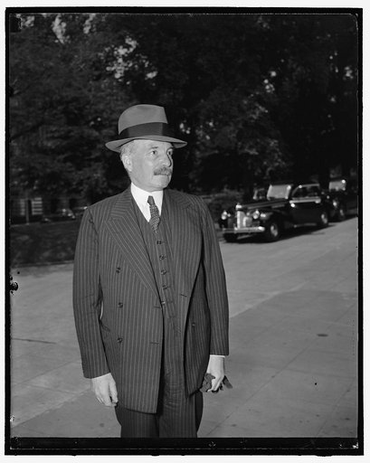 French Ambassador sees President Roosevelt. Washington, D.C., May 29. Count de Saint-Quentin, French Ambassador, leaving the White House today after an especially requested conference with President Roosevelt