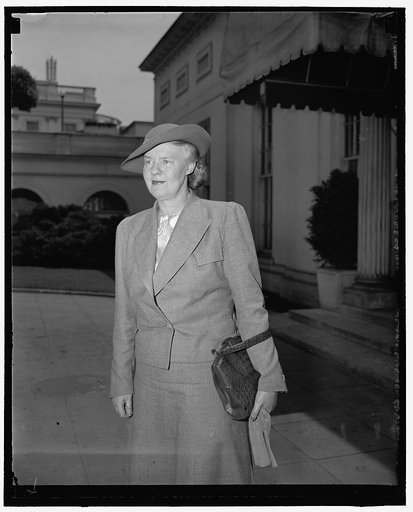 Columnist calls on President Roosevelt. Washington, D.C., May 29. Dorothy Thompson, newspaper columnist who recently returned from Europe, called on President Roosevelt at the White House today