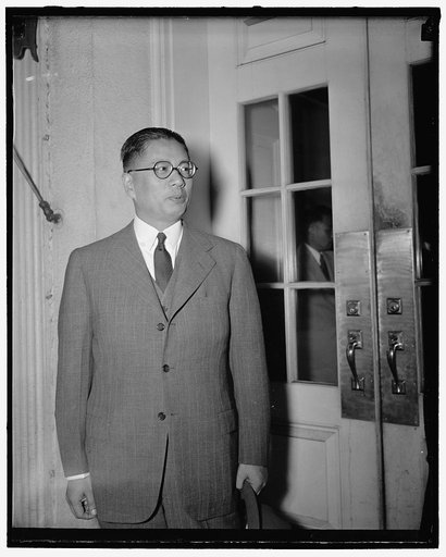 Chinese banker calls at White House. Washington, D.C., July 1. Dr. T.V. Soong, governor of the Bank of China, leaving the White House today after a brief conference with President Roosevelt. He described the visit as purely social. Soong is in the United States reportedly seeking new credits for his