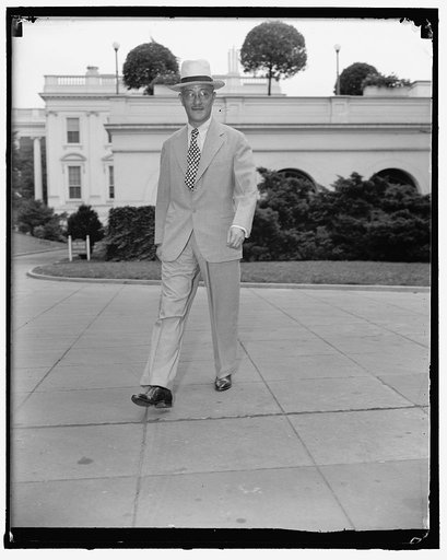 Chinese Ambassador visits Roosevelt. Washington, D.C., Sept. 1. Dr. Chenting T. Wang, Ambassador from China photographed after conferring with President Roosevelt at the White House today, 9/1/38
