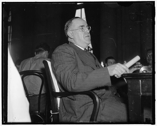 Chicago strike riot map. Washington, D.C., June 30. Luke Wilson, investigator for the Senate Civil Liberties Committee, points out for the benefit of the Committee and spectators the exact vicinity where the steel strike riots occurred last May 30 in South Chicago, 6/30/37