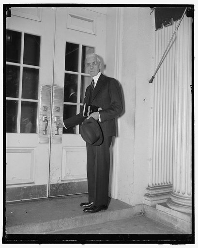 Dr. Francis E.] Townsend thanks president for pardon. Washington, D.C., April 21. Scheduled for only a five-minute appointment, Dr. Francis E. Townsend, pardoned old-age pension planner, spent over half an hour with President Roosevelt at the White House today. He thanked the president for the pardo