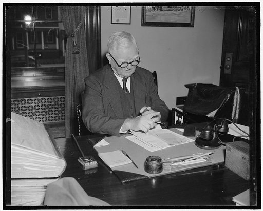 Vice Pres. John Garner returning to Wash. to preside over the Senate during the special session