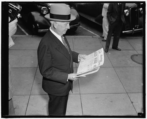 Chief of the American Red Cross sees President Roosevelt. Washington, D.C., Sept. 16. Norman Davis, Chief of the American Red Cross and Ambassador at Large, was one of the more important visitors at the White House today. A luncheon guest of the President, Mr. Davis glanced over the headlines upon l