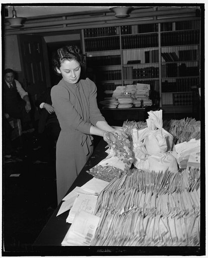 White House acquires corner on U.S. dimes. Washington, D.C., Jan. 25. Dimes. Millions of 'em. Dimes in bags, envelopes, and packages are pouring into the White House these days as part of the president's March of Dimes, a feature of the President's Birthday Ball Fund to fight infantile paralysis. He