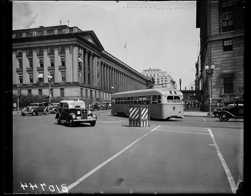 Traffic scenes in Wash. Penna Ave. and 15th St., 7/20/36