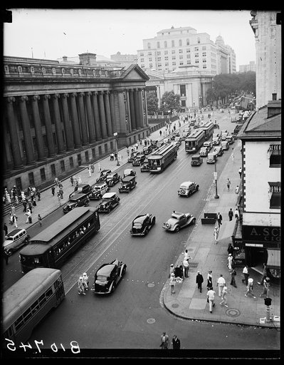 Traffic scenes in Wash, D.C., 15th St. at the Treasury, 7/20/36