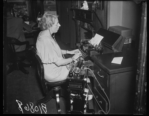 Blind typist, Miss Cora Filton