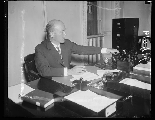 U.S. Envoy to Moscow reported relinquished post. Washington, D.C., Aug. 12. Reports in Washington have William C. Bullitt, American Envoy to Moscow, resigning his diplomatic post in the near future. This picture of Ambassador Bullitt was made at the State Department today where he has been making a 