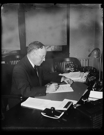 Collects RFC loans. Washington, D.C., Aug. 17. Responsibility for the collection of loans made by the Reconstruction Finance Corporation falls on the shoulders if Henry A. Mulligan, Treasurer of the agency. How well he has done his job is indicated by the record of the last few months that shows tha
