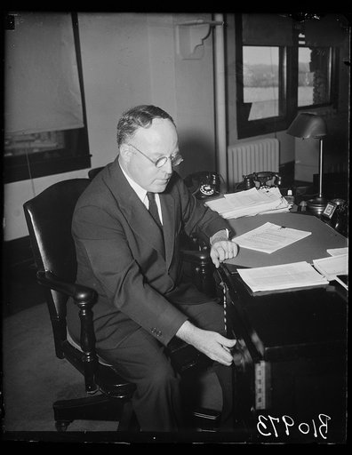 Collects RFC loans. Washington, D.C., Aug. 17. Responsibility for the collection of loans made by the Reconstruction Finance Corporation falls on the shoulders if Henry A. Mulligan, Treasurer of the agency. How well he has done his s job is indicated by the record of the last few months that shows t