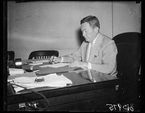 May get post of Comptroller General. Washington, D.C. Aug. 18. Charles M. Galloway, now Counsel of the General Accounting Office, is believed to have the inside track for the post of Comptroller General recently vacated by John R. McCarl, whose 15-year term expired. Galloway, a former newspaperman o