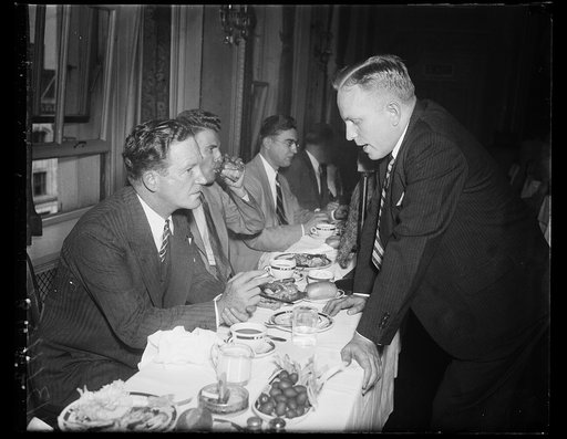 GOP big shots meet, Washington, D.C. September 10. James C. Wilkes, Chairman of the local Republican Club speaks to John Hamilton, Alf Landon's energetic campaign manager. Hamilton spoke here at the National Press Club last night