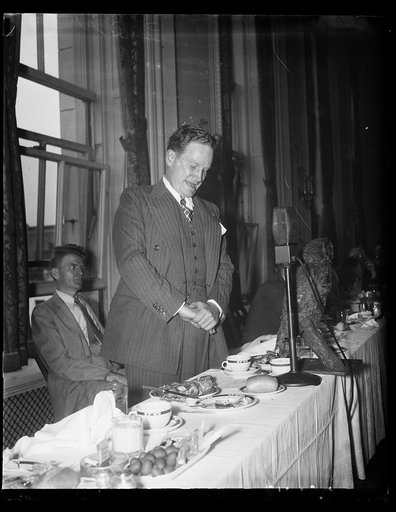 G.O.P. Chairman at Press Club, Sept. 10. John Hamilton, Chairman of the Republican National Committee was a luncheon guest at the Press Club in Washington where he addressed the members of the press today. Photo shows left to right: John Hamilton and George Simpson, President of the National Press C