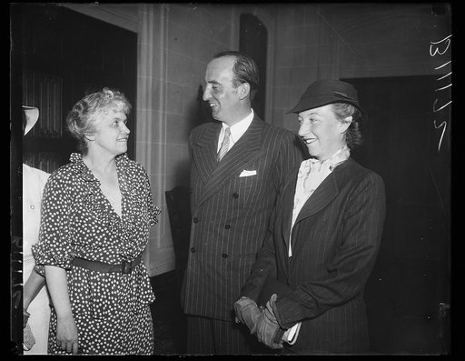 French air age welcomed to Capitol, Washington, D.C. Sept. 12. Michael Detroyat, the flying Frenchman, who ran away with the honors at the National Air Races, arrived in Washington today with Mme Detroyat [...] They are shown being welcomed by Mme [...], right