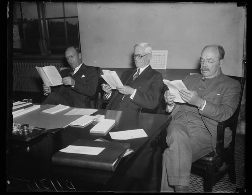 New Maritime Commission acts for first time, Washington, D.C. Sept. 29. The newly created Maritime Commission meeting for the first time today sent telegrams to West Coast shippers and union officials asking that working contract, which expire today, be extended for 60 days in an effort to prevent a