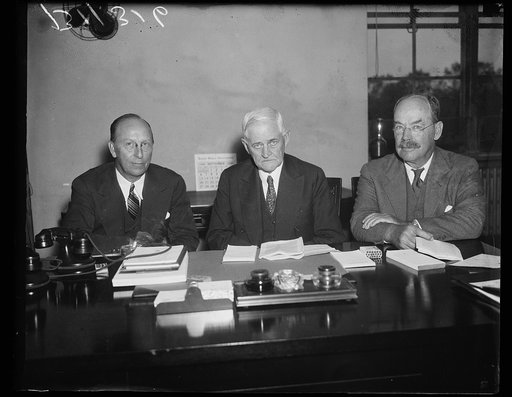 New Maritime Commission acts for first time, Washington, D.C. Sept. 29. The newly created Maritime Commission meeting for the first time today sent telegrams to West Coast shippers and union officials asking that working contract, which expire today, be extended for 60 days in an effort to prevent a