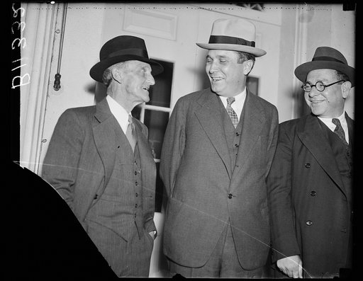 President discusses power pool, Washington, D.C., Sept. 30. President Roosevelt discussed the question of pooling private and public electric power with private and government power experts at the White House today. After a conference that lasted most of the afternoon Frank R. McNinch, Chairman, Fed