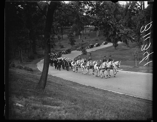 On way to last resting place, Arlington National Cemetery, VA, Oct. 1."Taps" was sounded today for the Admiral William Sowden Sims, wartime Commander of the United States naval forces in Europe, today as the body was lowered to it s final resting place alongside other American heroes. This picture w
