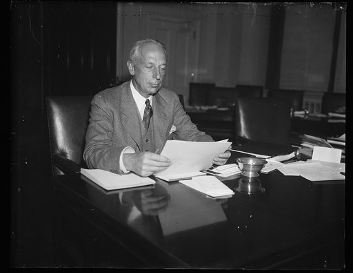 U.S. Chamber of Commerce Head, Washington, D.C. Oct. 3. Harper W. Sibley, President of the United States Chamber of Commerce, photographed at his desk today
